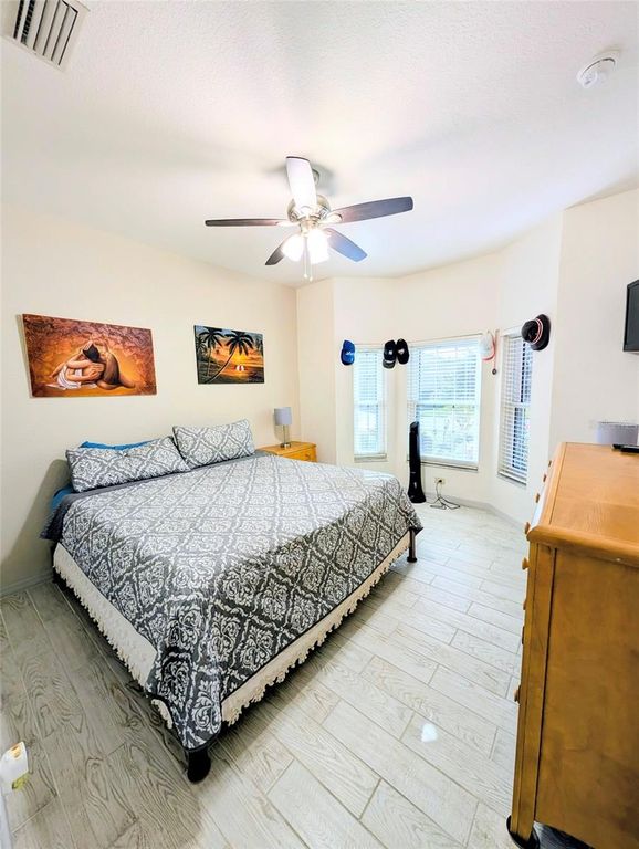 Image 37 of property listing at 5201 GREEN DRIVE, Winter Haven, FL 33884