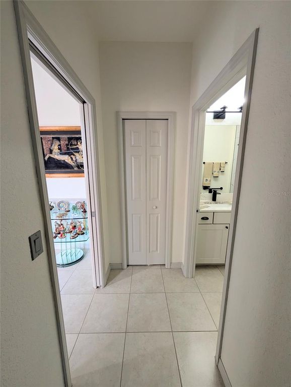 Image 42 of property listing at 5201 GREEN DRIVE, Winter Haven, FL 33884