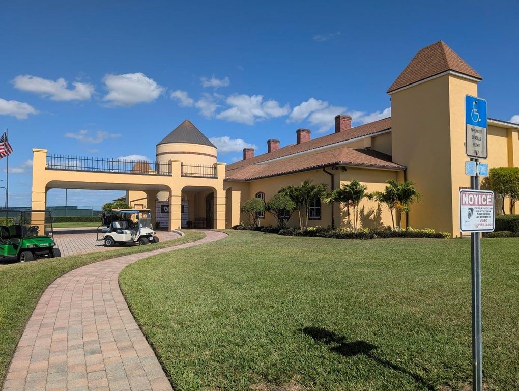Image 62 of property listing at 5201 GREEN DRIVE, Winter Haven, FL 33884
