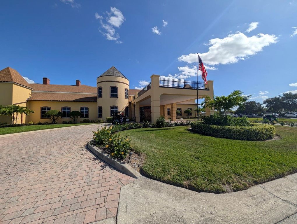 Image 65 of property listing at 5201 GREEN DRIVE, Winter Haven, FL 33884