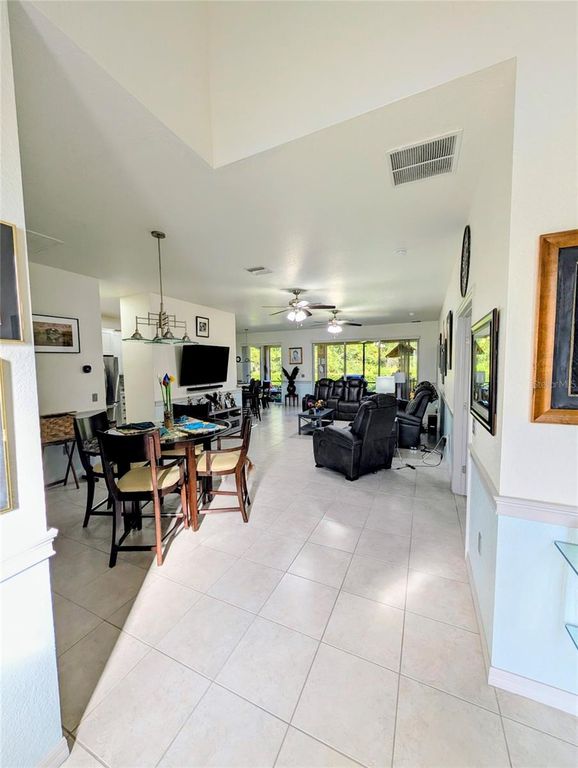 Image 9 of property listing at 5201 GREEN DRIVE, Winter Haven, FL 33884