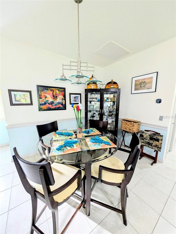 Image 10 of property listing at 5201 GREEN DRIVE, Winter Haven, FL 33884