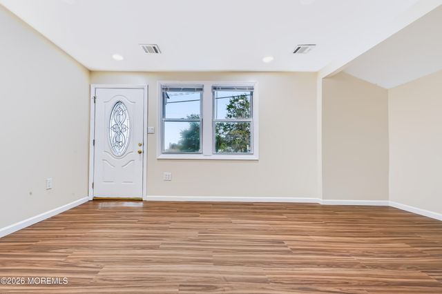 16 Creek Road, Keansburg, NJ 07734