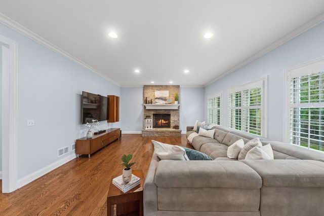 14965 Creekside Path, Libertyville, IL 60048
