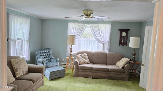 1265 S Schodack Road, Schodack, NY 12033