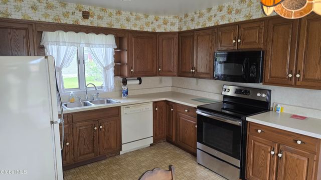 1265 S Schodack Road, Schodack, NY 12033
