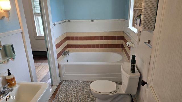 1265 S Schodack Road, Schodack, NY 12033