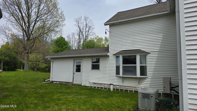 1265 S Schodack Road, Schodack, NY 12033