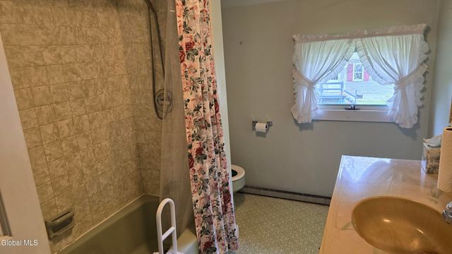 1265 S Schodack Road, Schodack, NY 12033
