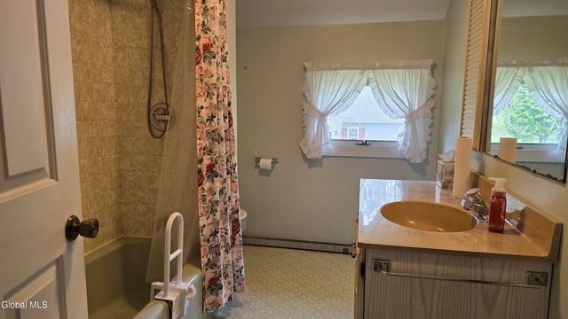 1265 S Schodack Road, Schodack, NY 12033