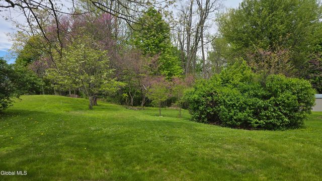 1265 S Schodack Road, Schodack, NY 12033