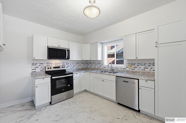 2202 Pinkney Street, Omaha, NE 68110