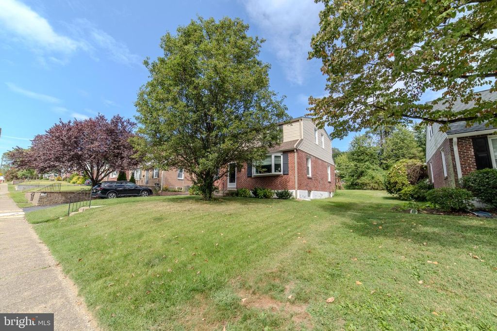 664 WASHINGTON AVE, Havertown, PA 19083