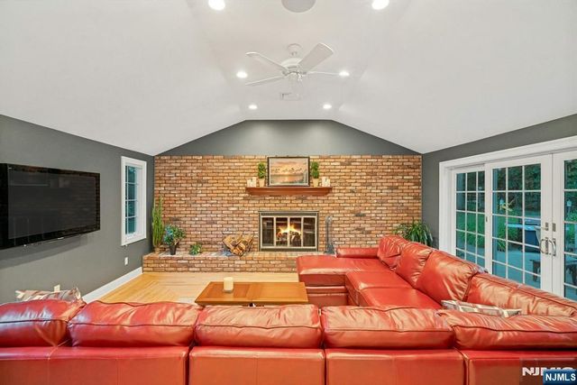 195 Overlook Place, Mahwah, NJ 07430