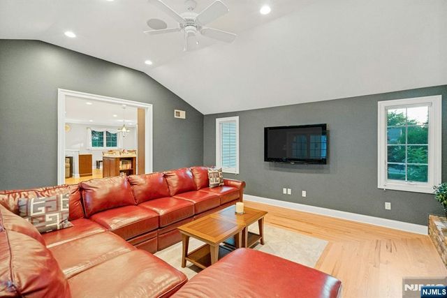 195 Overlook Place, Mahwah, NJ 07430
