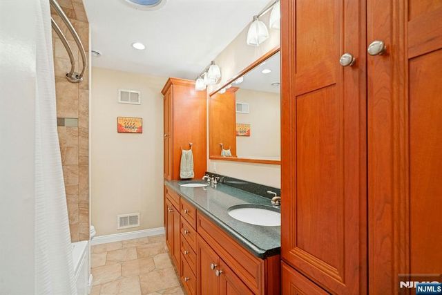 195 Overlook Place, Mahwah, NJ 07430