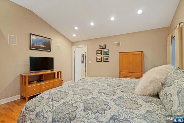 195 Overlook Place, Mahwah, NJ 07430