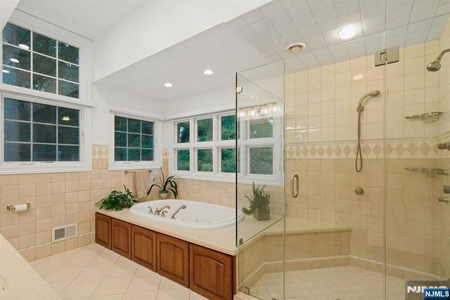 195 Overlook Place, Mahwah, NJ 07430