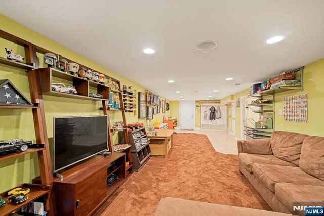 195 Overlook Place, Mahwah, NJ 07430