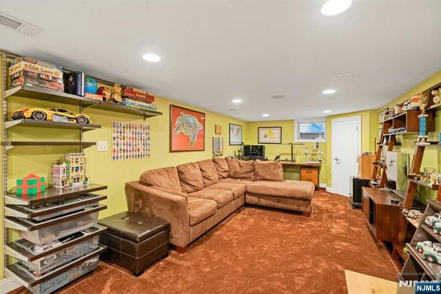 195 Overlook Place, Mahwah, NJ 07430