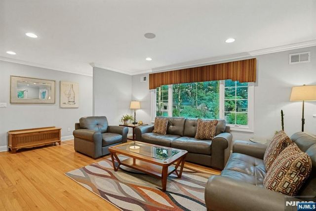 195 Overlook Place, Mahwah, NJ 07430