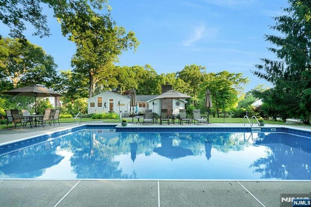 195 Overlook Place, Mahwah, NJ 07430