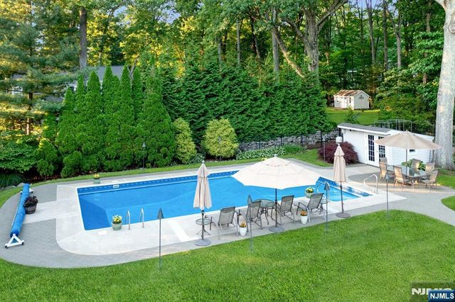 195 Overlook Place, Mahwah, NJ 07430