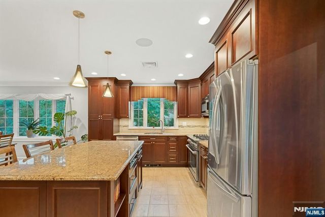 195 Overlook Place, Mahwah, NJ 07430