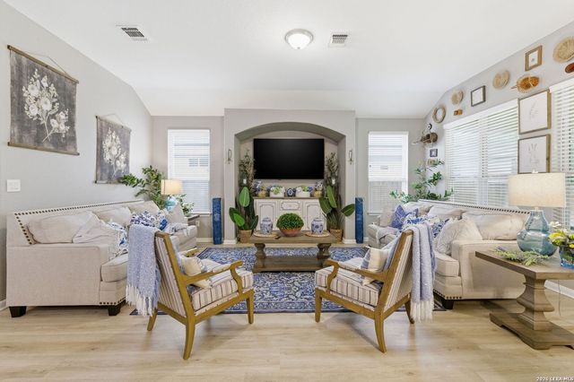 238 Iron Gate, Pleasanton, TX 78064
