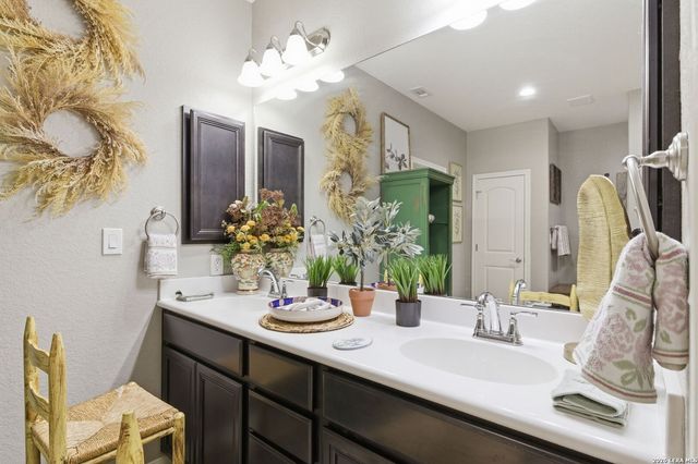 238 Iron Gate, Pleasanton, TX 78064