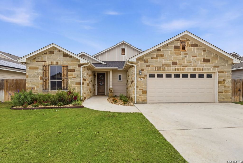238 Iron Gate, Pleasanton, TX 78064