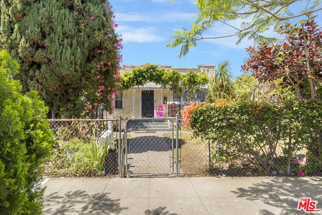 2001 Browning Boulevard, Los Angeles, CA 90062