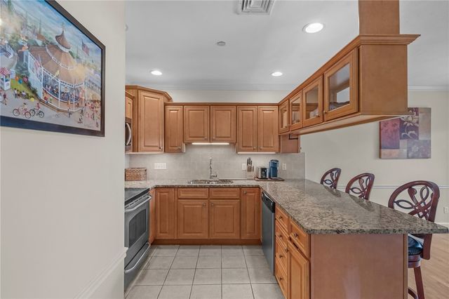 200 Roger Williams Avenue 109, East Providence, RI 02916