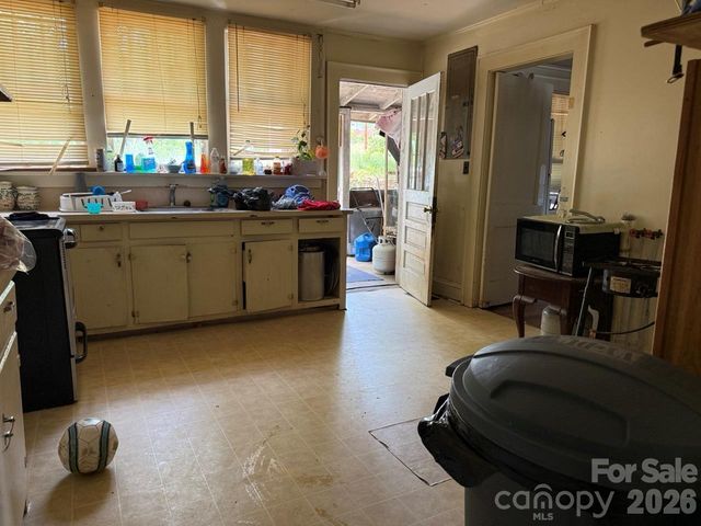 615 E Meeting Street, Morganton, NC 28655