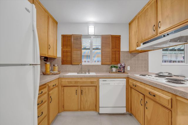 221 Granada Way, Tracy, CA 95376