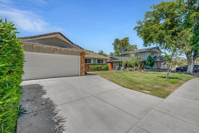 221 Granada Way, Tracy, CA 95376
