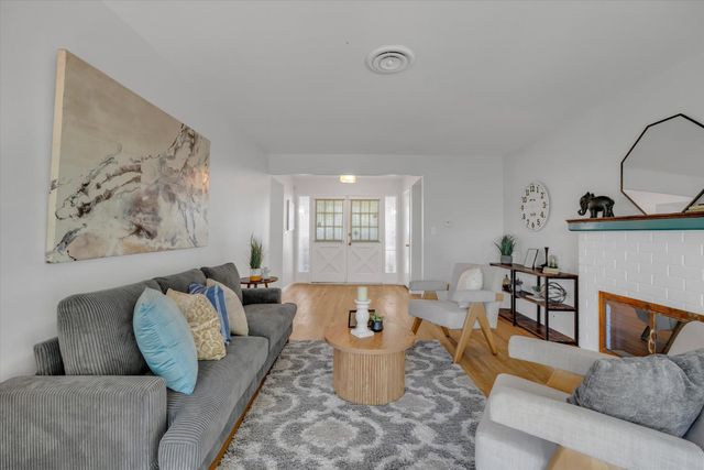 221 Granada Way, Tracy, CA 95376
