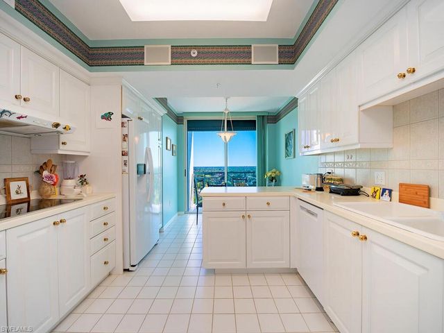 7515 Pelican Bay BLVD # 17A, Naples, FL 34108