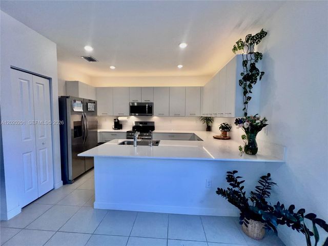 12023 NW 24th Pl 12023, Miami, FL 33167