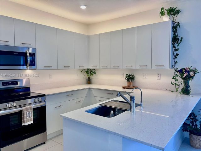 12023 NW 24th Pl 12023, Miami, FL 33167