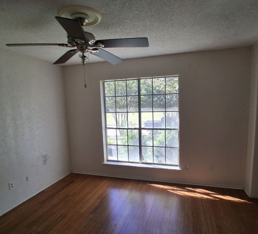 4917 Willowhaven Circle, Garland, TX 75043