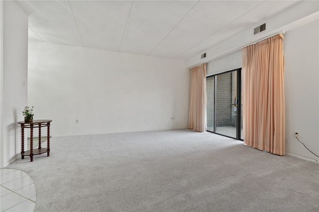 5600 Munhall Road 203, Squirrel Hill, PA 15217