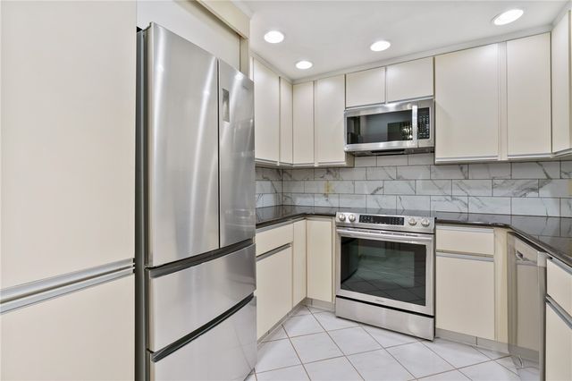 5600 Munhall Road 203, Squirrel Hill, PA 15217