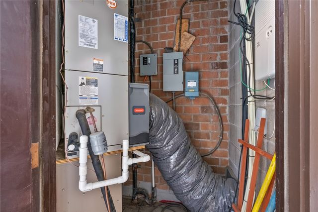 5600 Munhall Road 203, Squirrel Hill, PA 15217