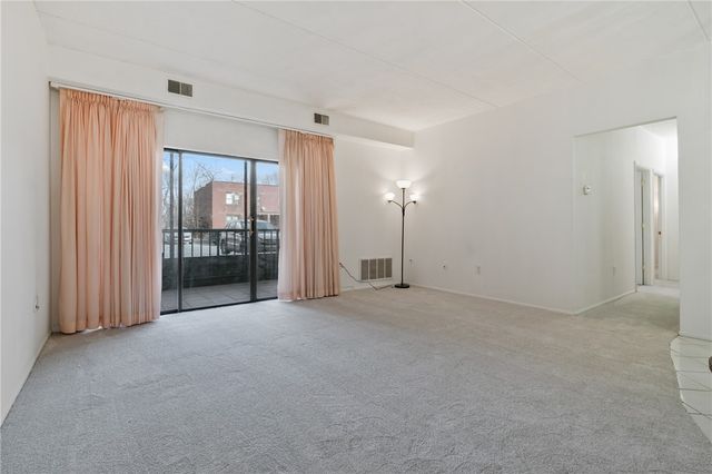 5600 Munhall Road 203, Squirrel Hill, PA 15217