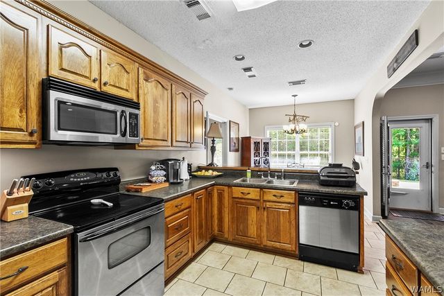 13987 Knoll Pointe, Northport, AL 35475