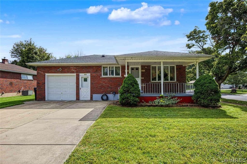 9605 Greenwald Avenue, Niagara Falls, NY 14304