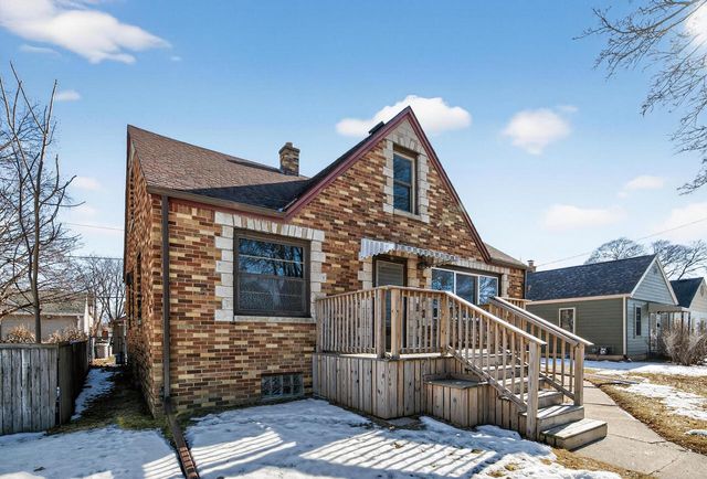 3718 S Iowa AVENUE, Saint Francis, WI 53235