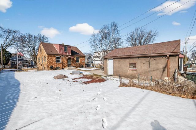 3718 S Iowa AVENUE, Saint Francis, WI 53235