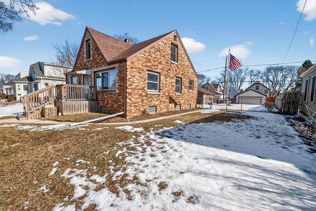 3718 S Iowa AVENUE, Saint Francis, WI 53235